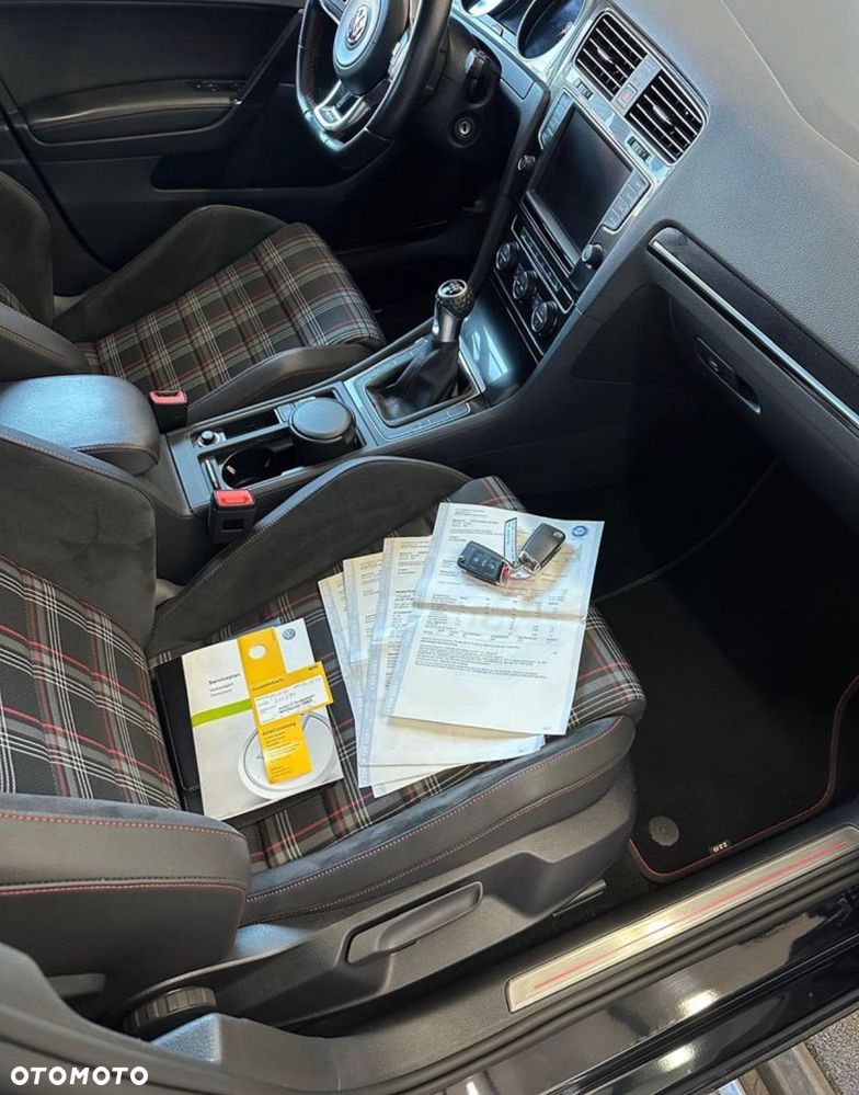 Volkswagen Golf - 36