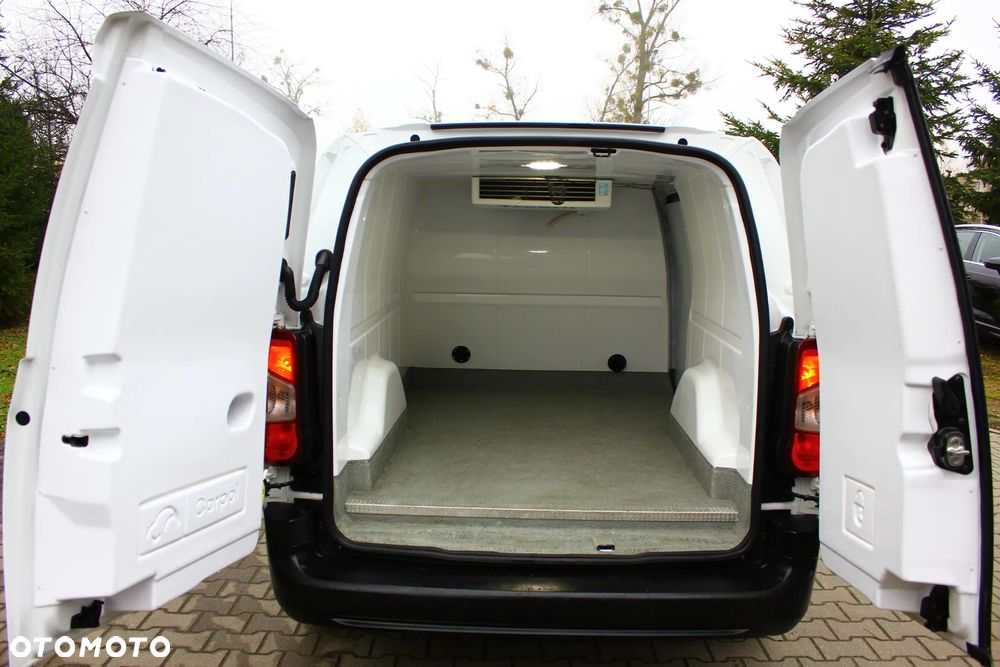 Toyota Proace City CHŁODNIA 1.5D-4D 102KM LONG L2 3 Osobowy - 37