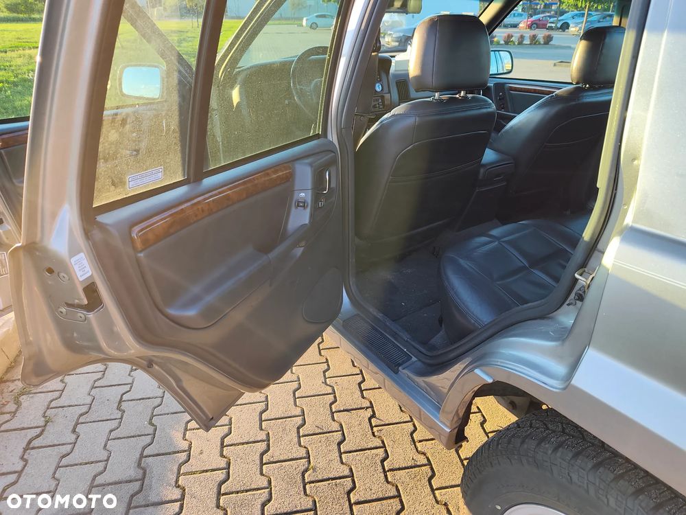 Jeep Grand Cherokee - 34