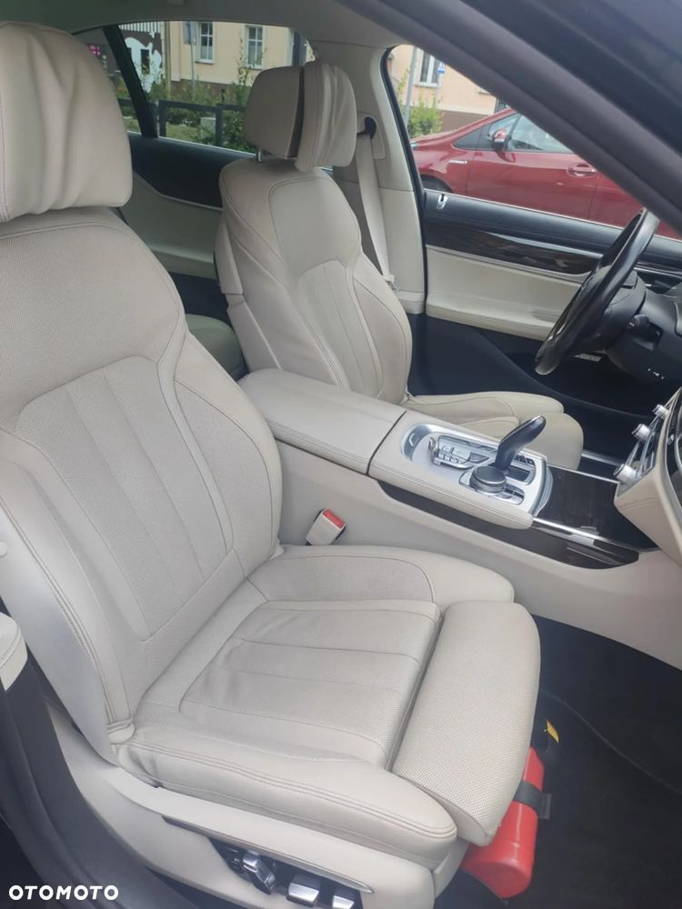 BMW Seria 7 730d xDrive - 14