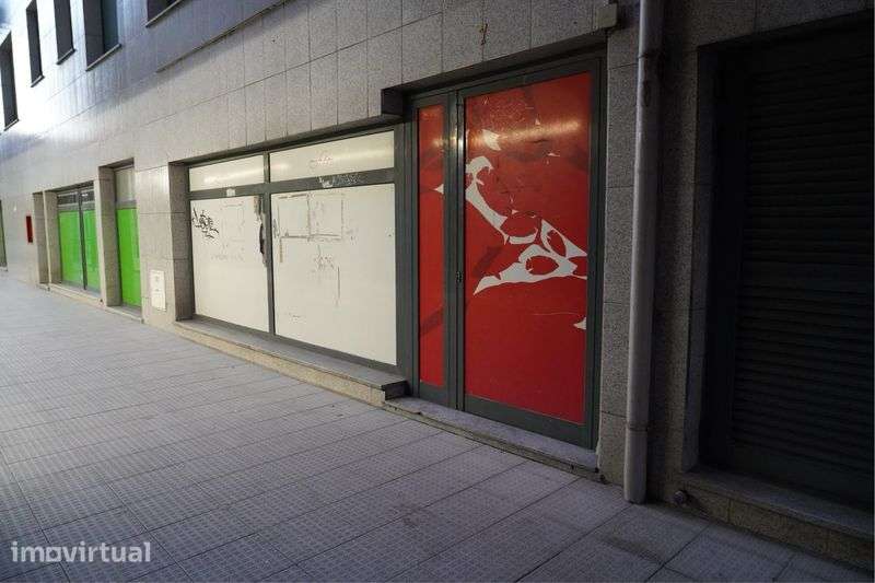 Loja com 150m2 (atrás do Quilate )