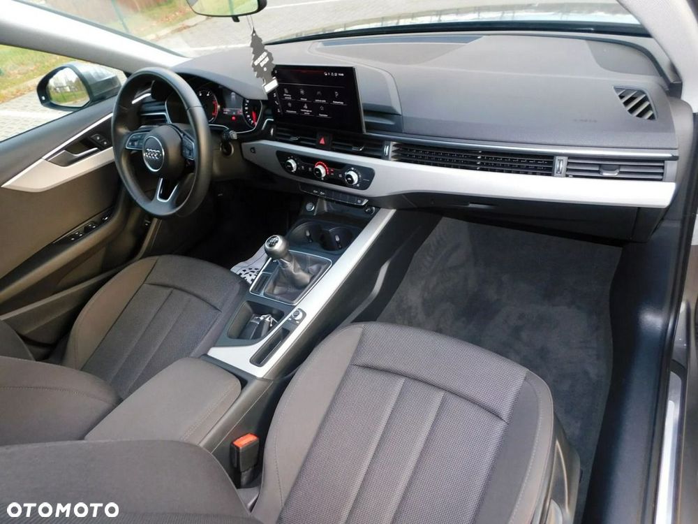 Audi A4 Avant 2.0 TDI Design - 10