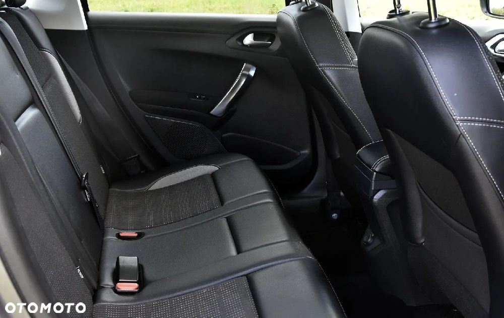 Peugeot 2008 1.2 VTi Allure - 28