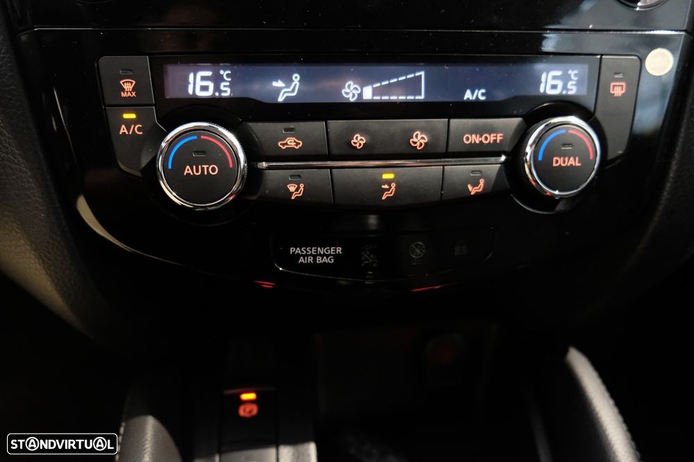 Nissan Qashqai 1.5 dCi N-Connecta J18+Led - 18