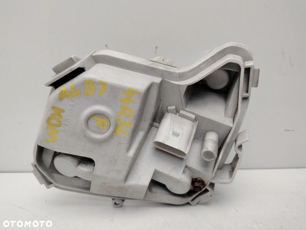 AUDI A4 B7 KOMBI WKŁAD GNIAZDO LAMPY PRAWY TYŁ 484062R - 5
