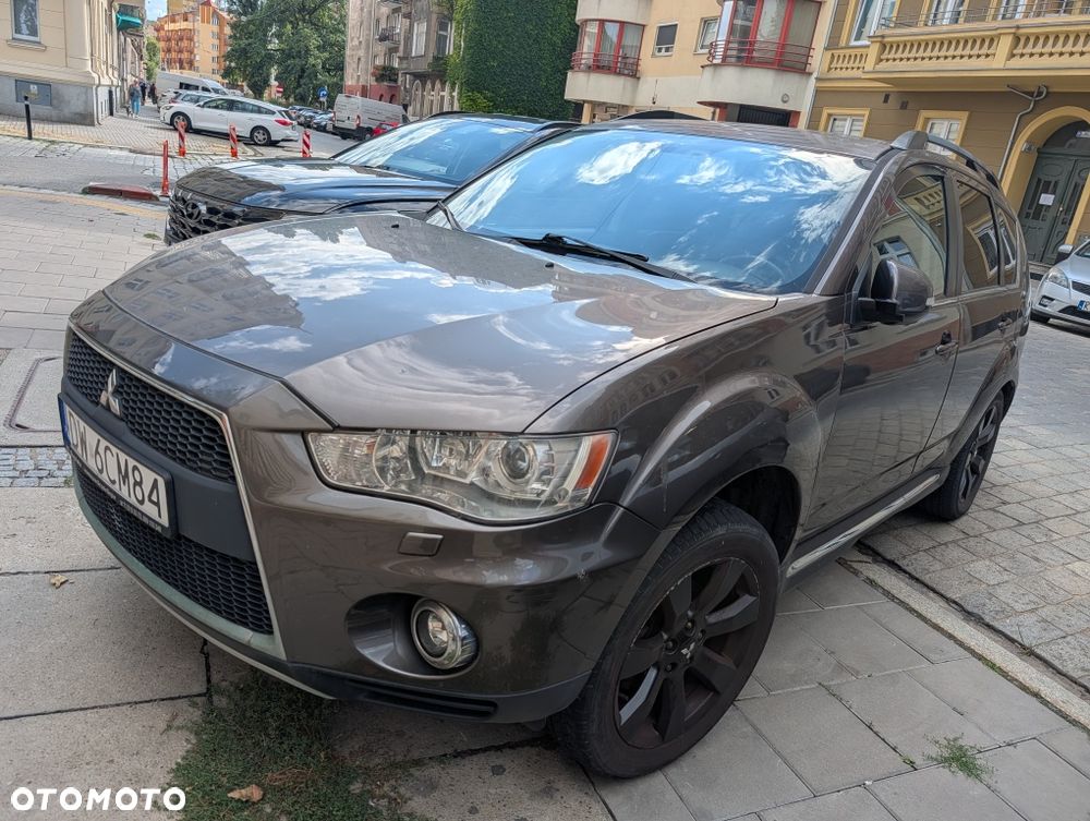 Mitsubishi Outlander - 1