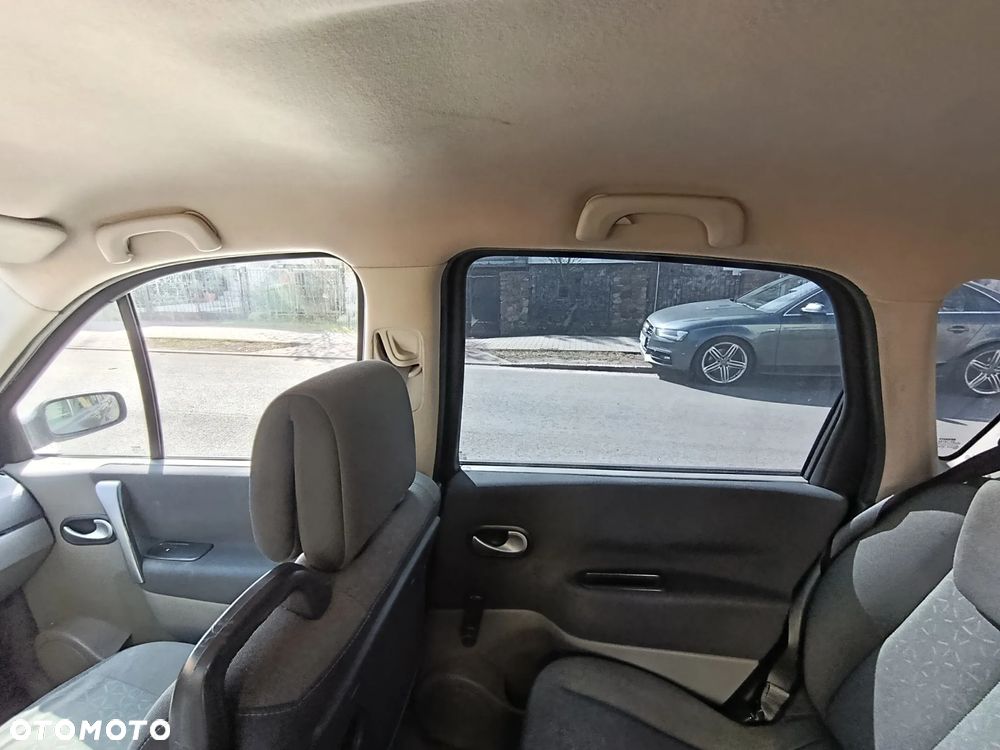 Renault Scenic 1.6 16V 110 Authentique - 11