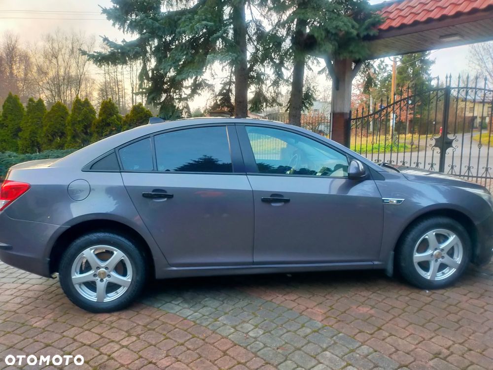 Chevrolet Cruze 1.6 LS - 9