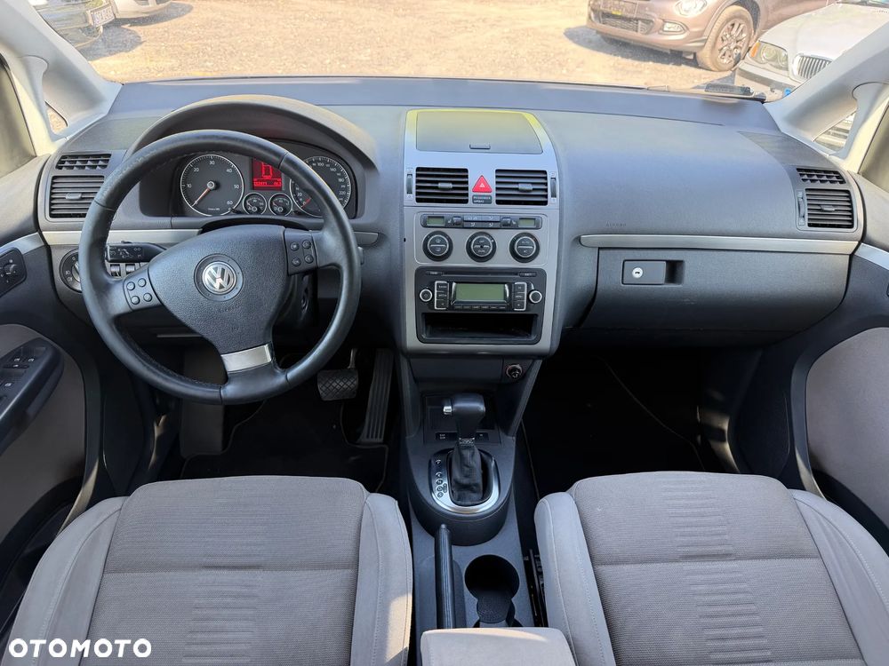 Volkswagen Touran 2.0 TDI DPF BlueMotion Technology DSG STYLE - 20