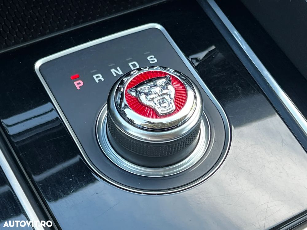 Jaguar F-Pace 3.0 AWD First Edition - 17