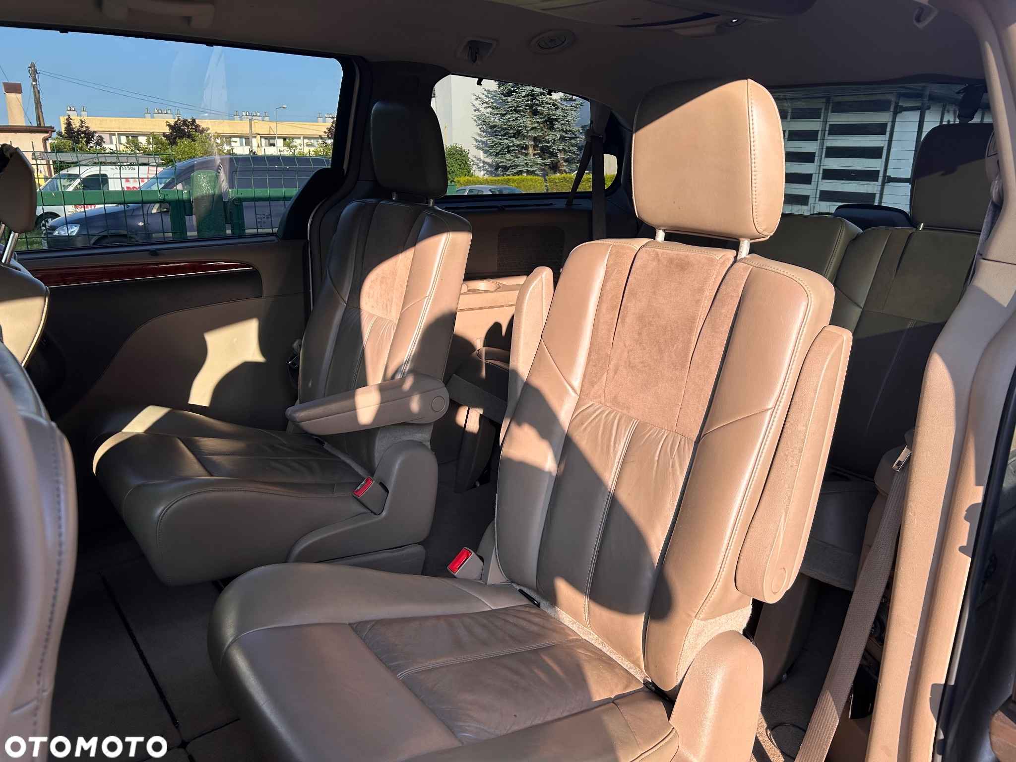 Chrysler Town & Country 3.6 Limited - 9