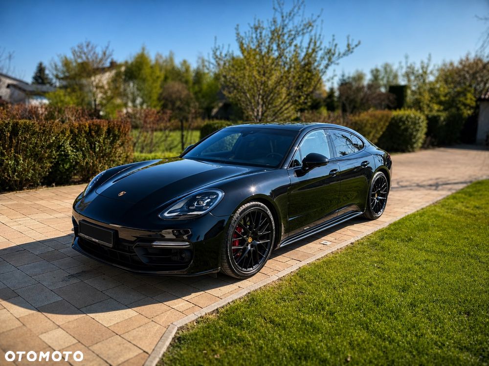 Porsche Panamera Turbo - 1