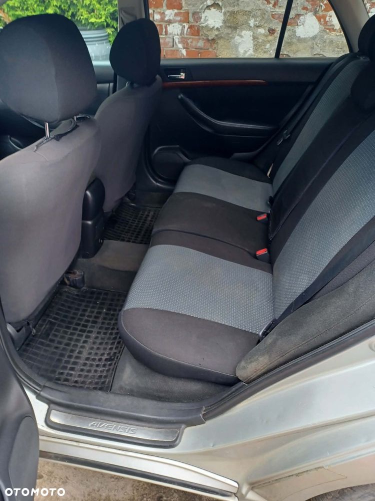Toyota Avensis - 7