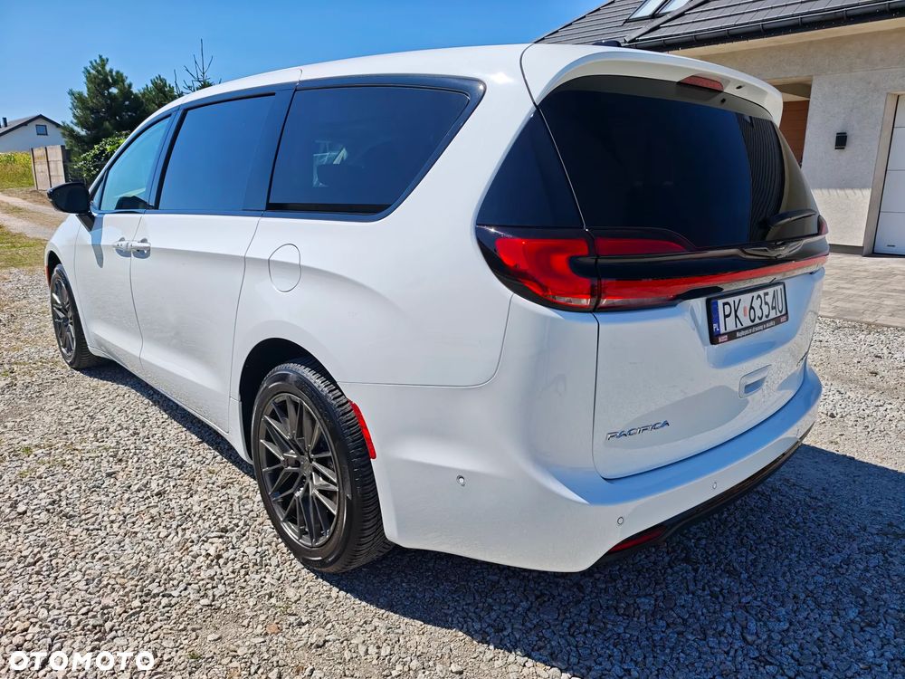 Chrysler Pacifica - 3