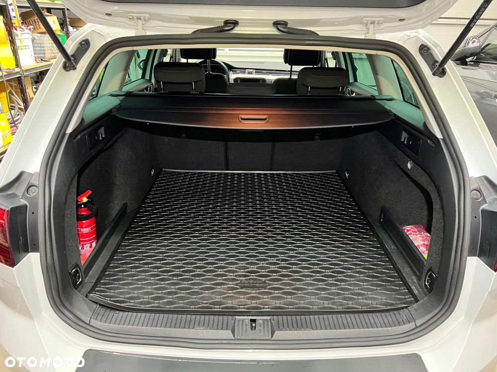 Volkswagen Passat - 12