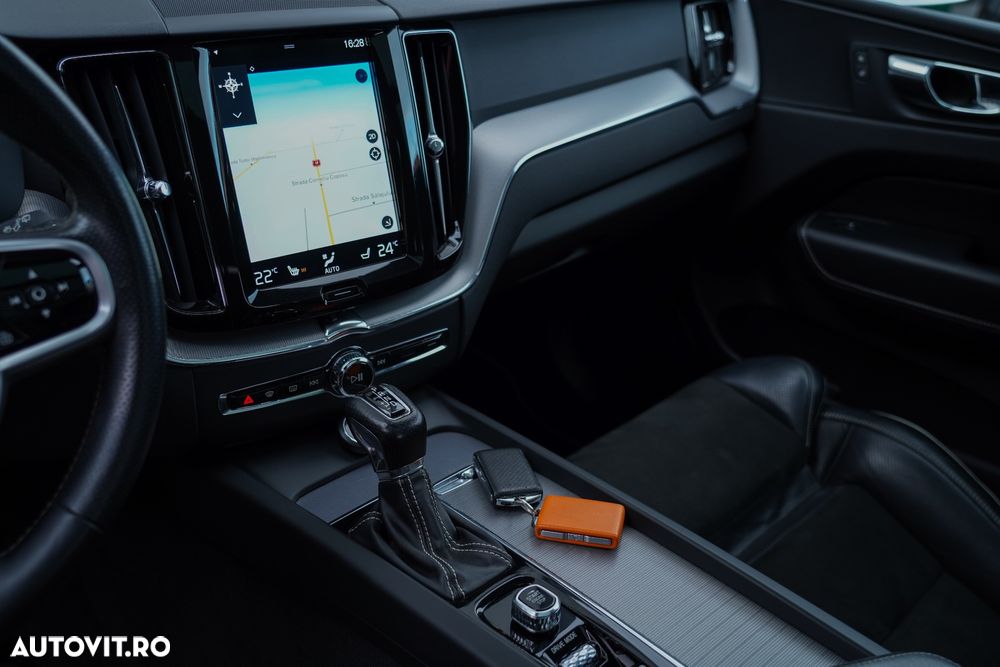 Volvo XC 60 D5 AWD Geartronic RDesign - 27