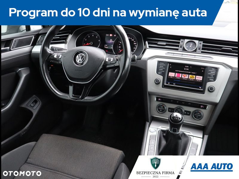 Volkswagen Passat - 8