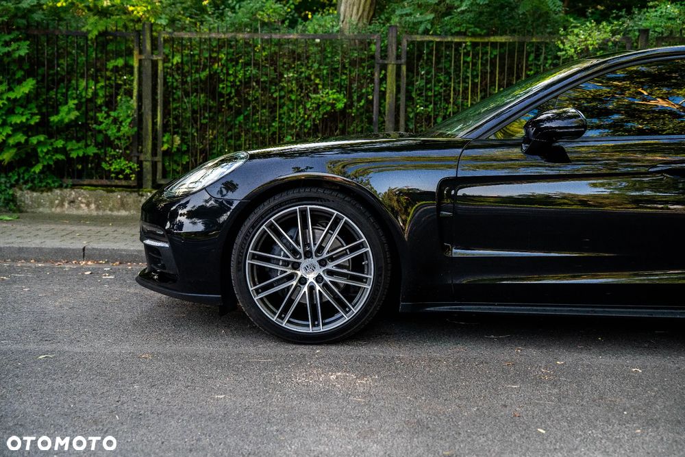 Porsche Panamera 4 Platinum Edition - 11