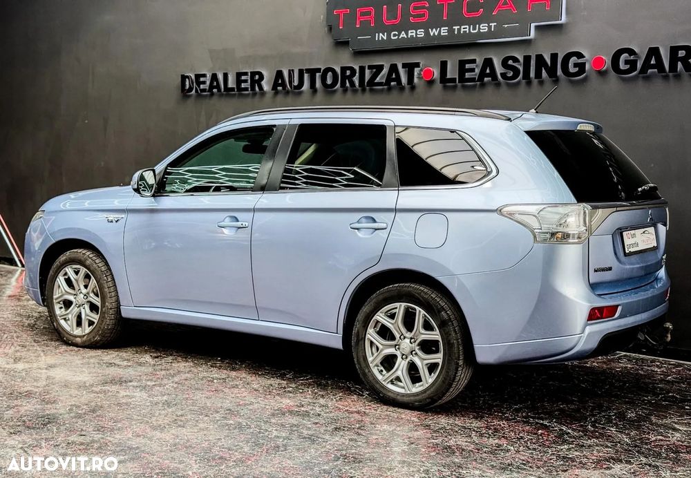 Mitsubishi Outlander - 12