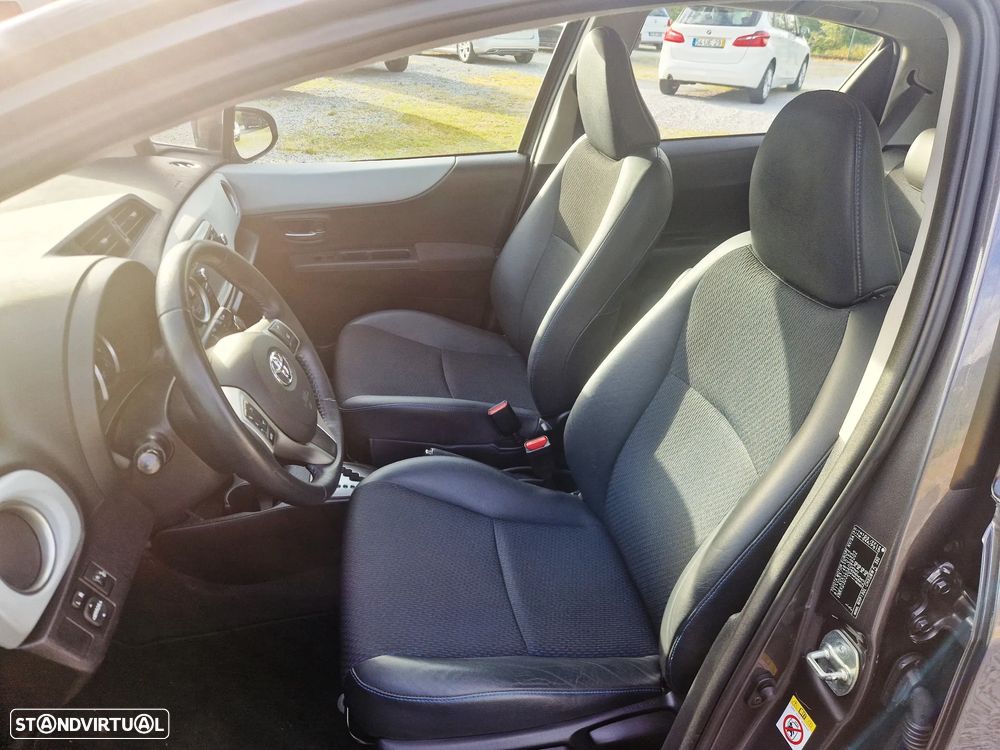 Toyota Yaris 1.5 HSD Sport+Navi - 18