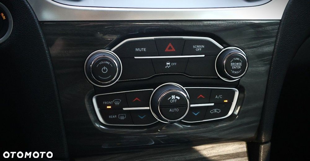 Chrysler 300C - 27