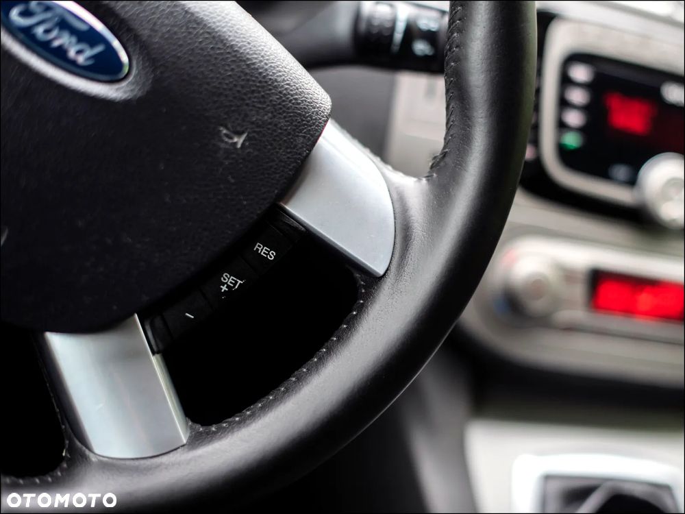 Ford Kuga - 21