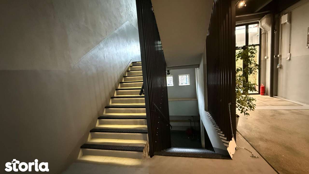 Spațiu  576mp+120mp curte  la 5 minute de Metrou Pipera - Imagine principală: 5/19