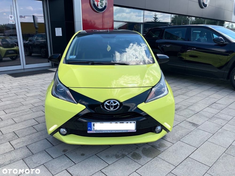 Toyota Aygo x-play touch - 2