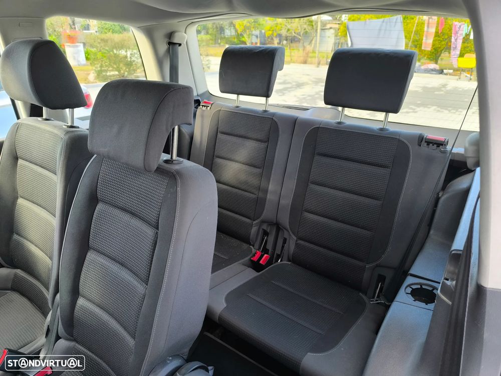 VW Touran 1.9 TDi Highline BlueM. 7L - 6