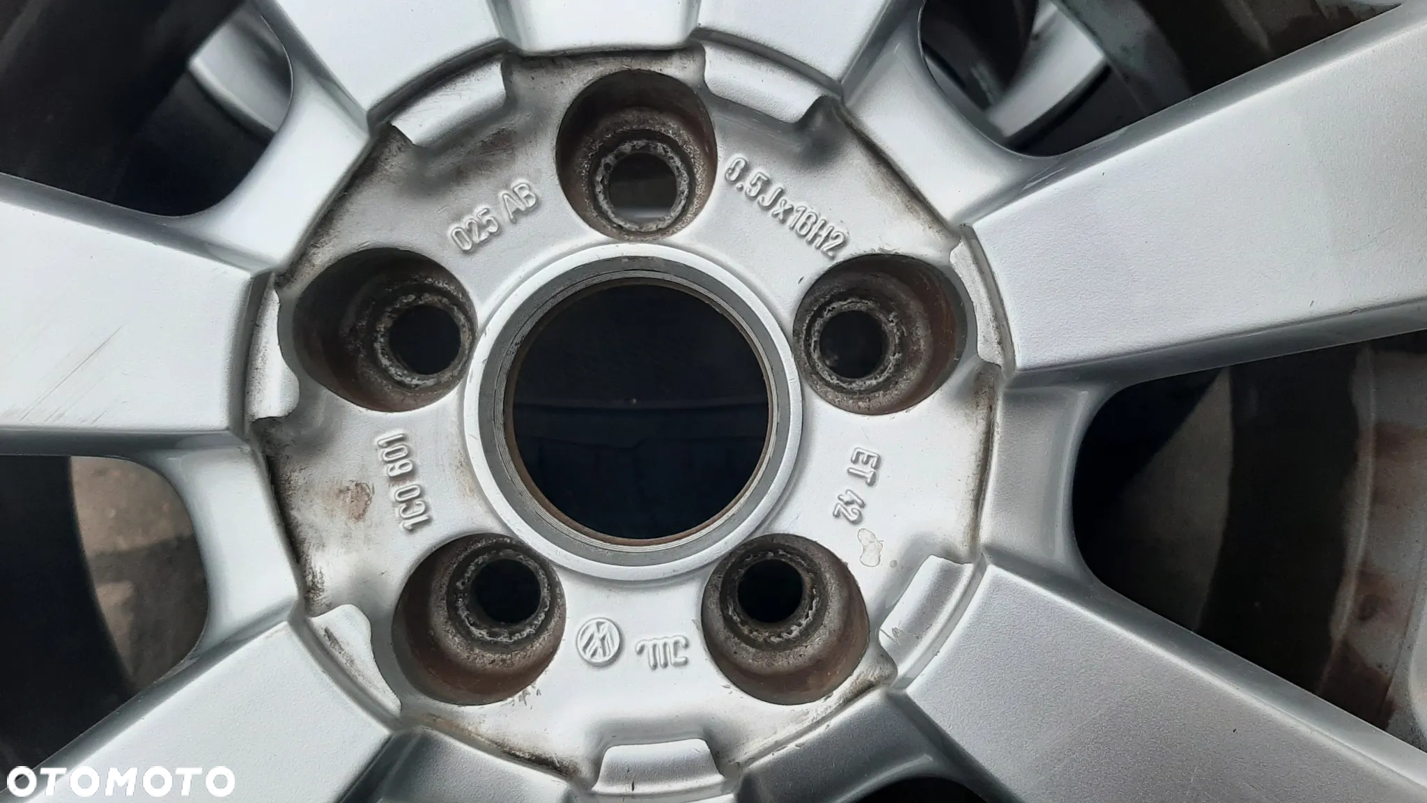 VW NEW BEETLE ALU FELGI 16 CALI OPONY ZIMOWE 1C0601025AB 6,5x16 ET42 5X100 - 8