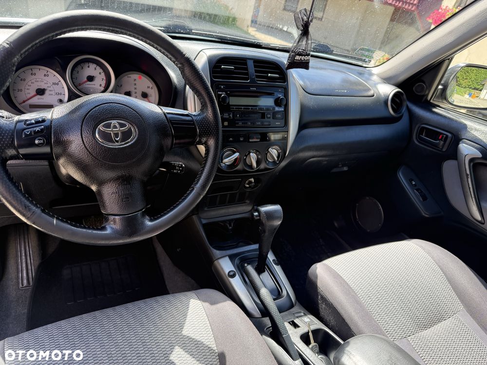 Toyota RAV4 - 6