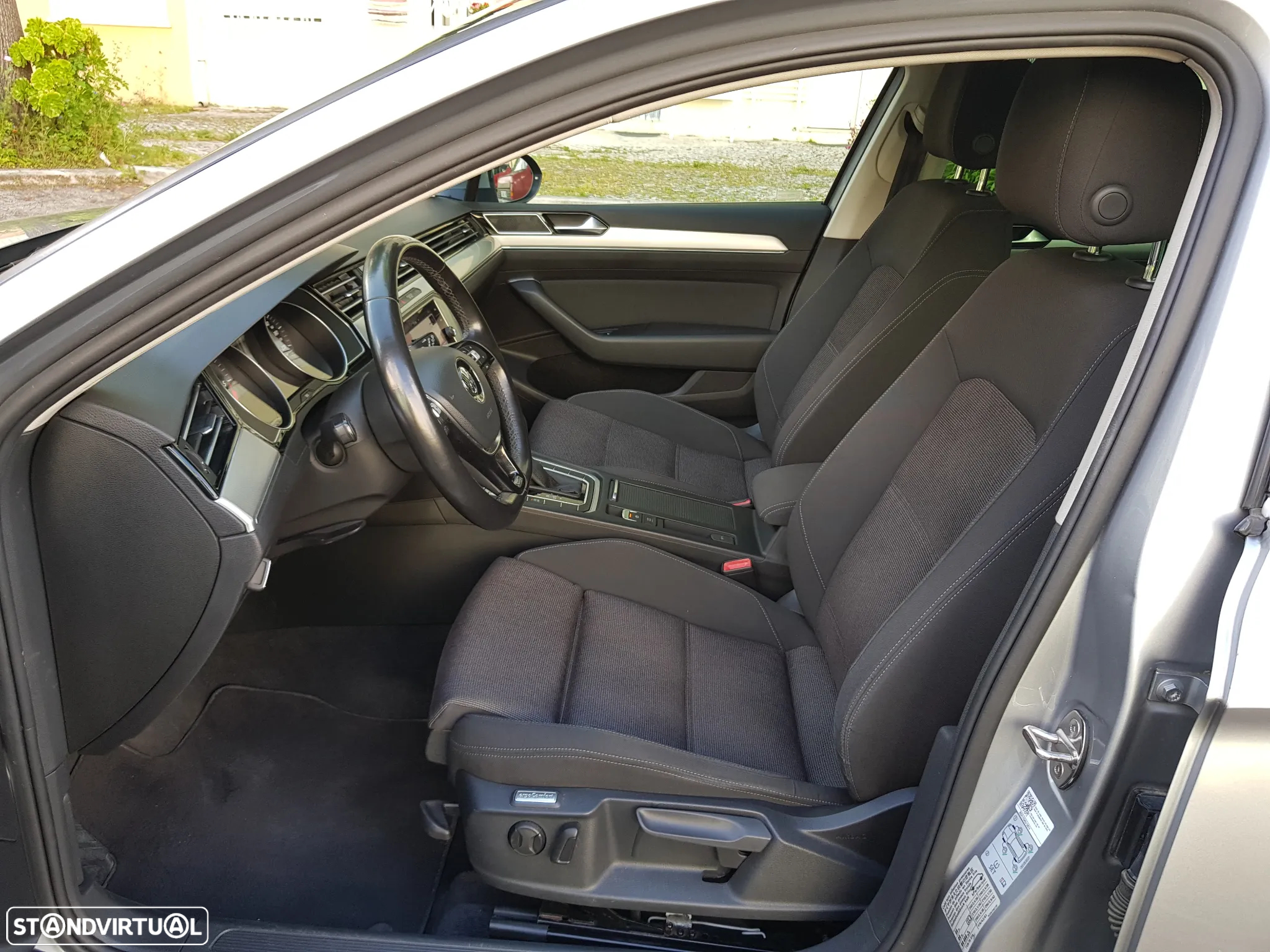VW Passat Variant 1.6 TDI Highline DSG - 29