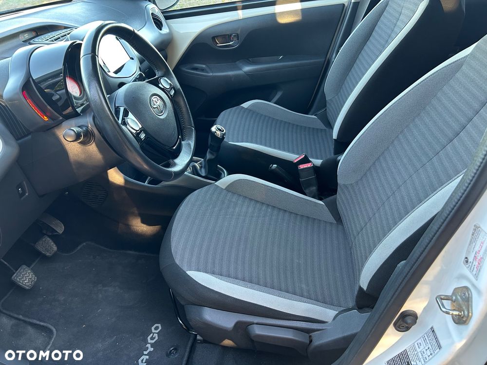 Toyota Aygo x-play - 14