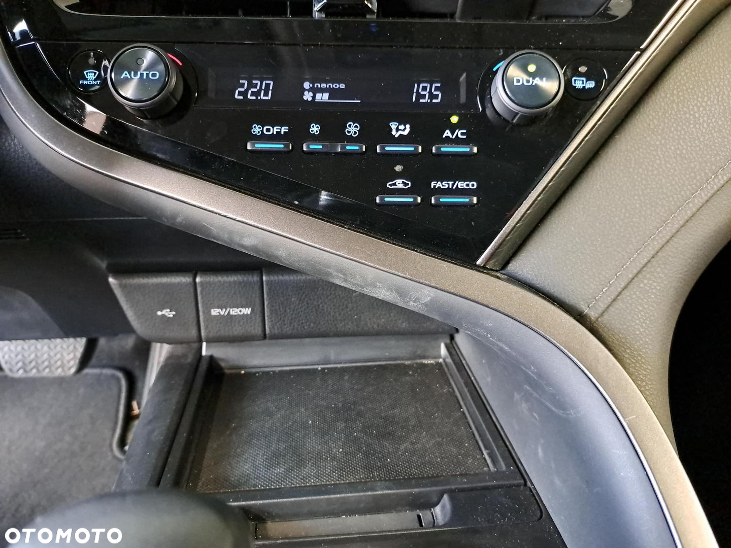 Toyota Camry 2.5 Hybrid Comfort CVT - 26