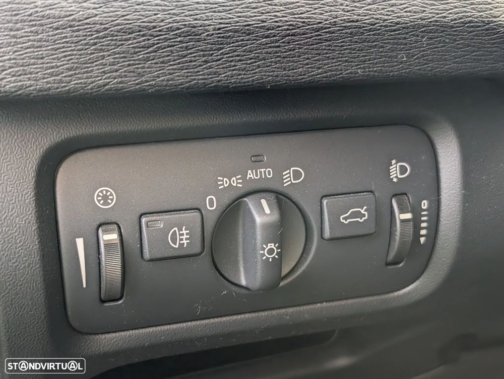 Volvo V40 D2 Momentum - 14