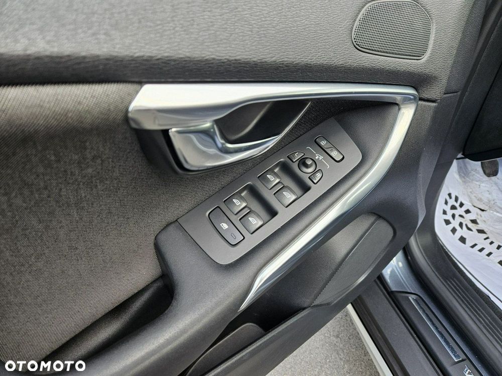 Volvo V40 Cross Country D2 Momentum - 17