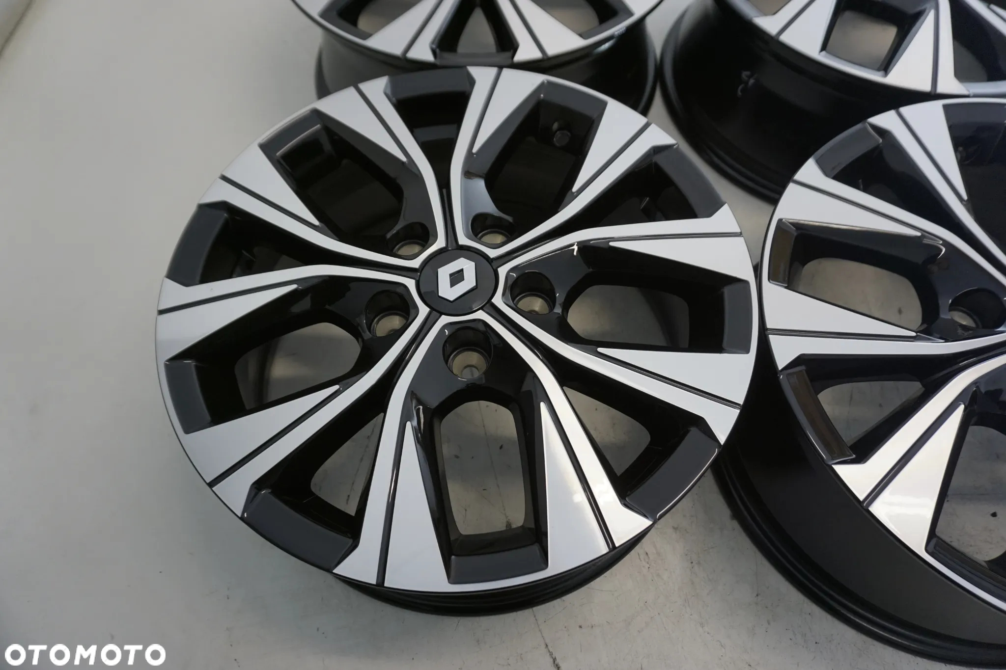 Felgi Aluminiowe  16 RENAULT TREFIC CAPTUR II ARCANA KADJAR KOLEOS LAGUNA III SCENIC MEGANE ZOE CAPTUR II MERCEDES CITAN 5X114,3 - 7
