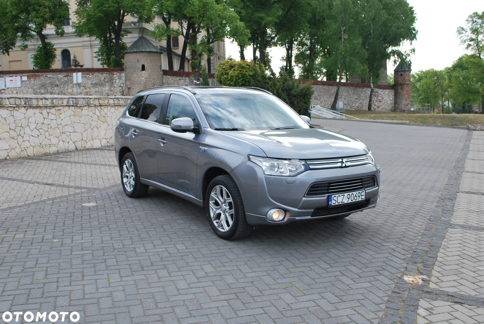 Mitsubishi Outlander 2.0 4WD Plug-In Hybrid Top - 11