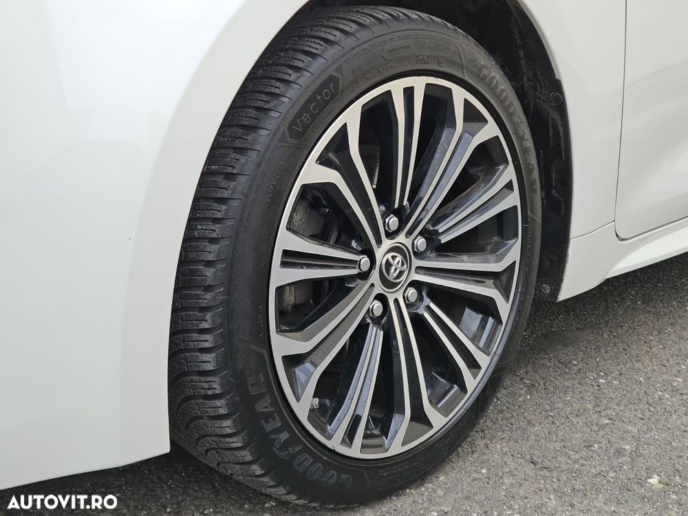 Toyota Corolla 2.0 HSD Exclusive Plus GR Sport Bi-Tone - 22