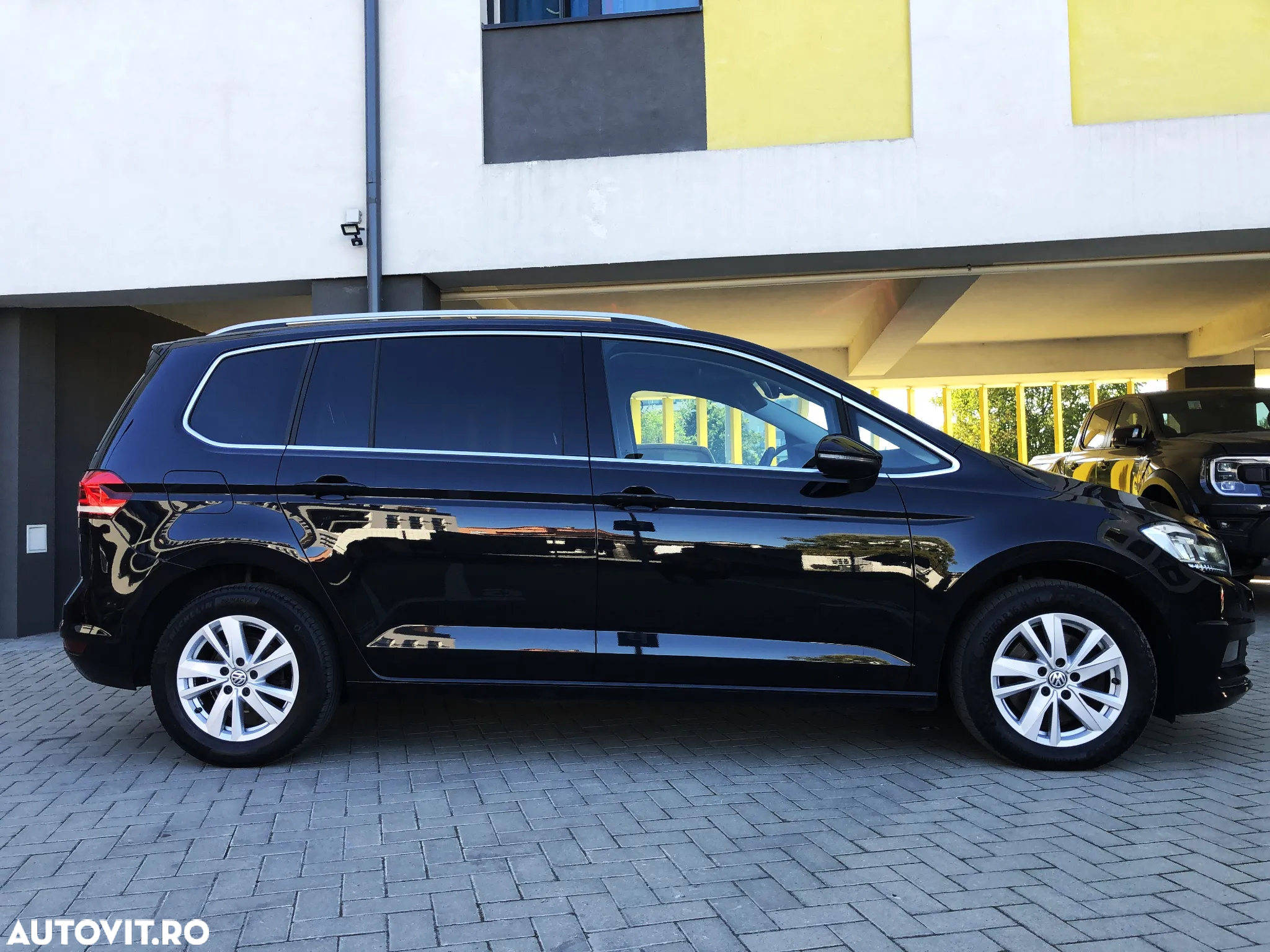 Volkswagen Touran 2.0 TDI DSG Highline - 37