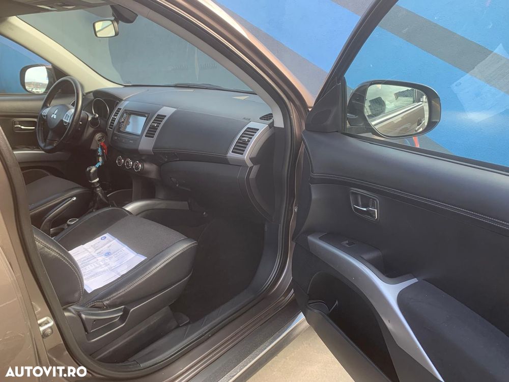 Mitsubishi Outlander 2.2 DI-D 4WD Intense - 18