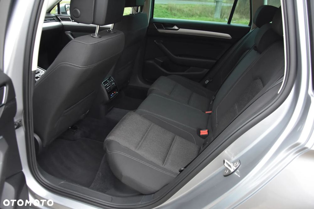 Volkswagen Passat - 22