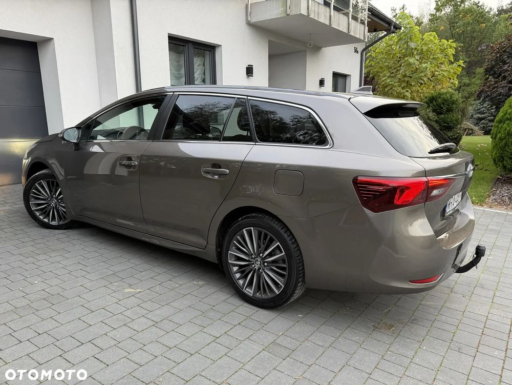 Toyota Avensis Touring Sports 1.8 Executive - 23
