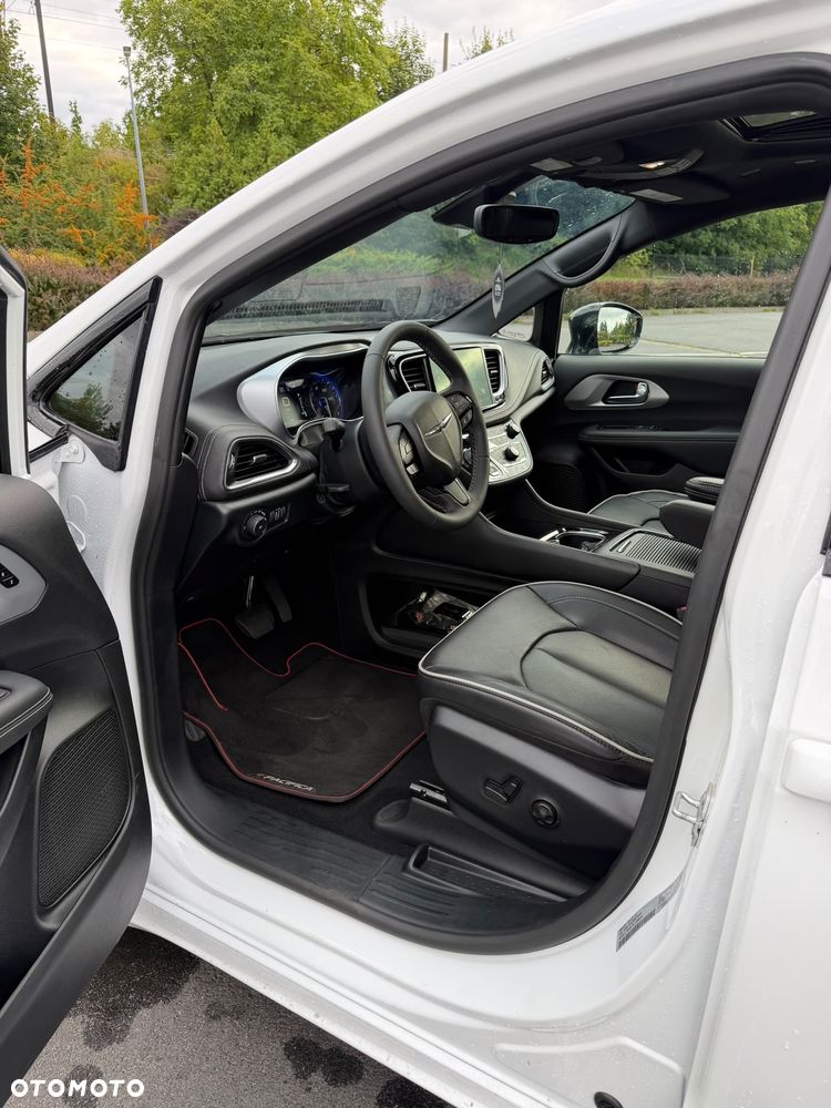 Chrysler Pacifica - 13