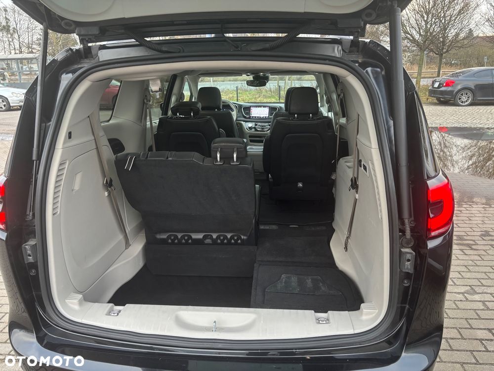 Chrysler Pacifica - 19