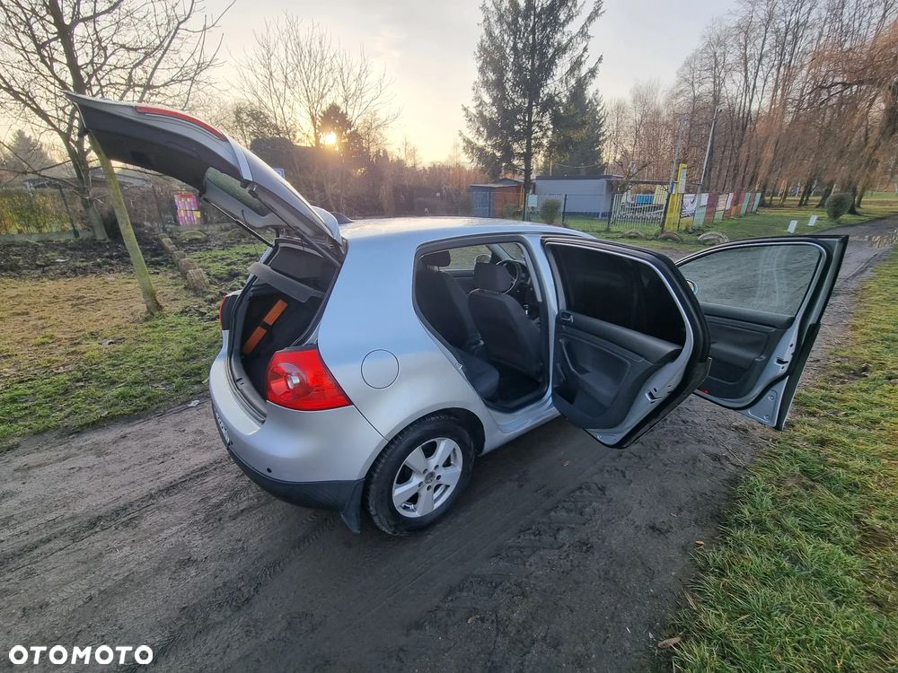 Volkswagen Golf 1.6 FSI United - 5