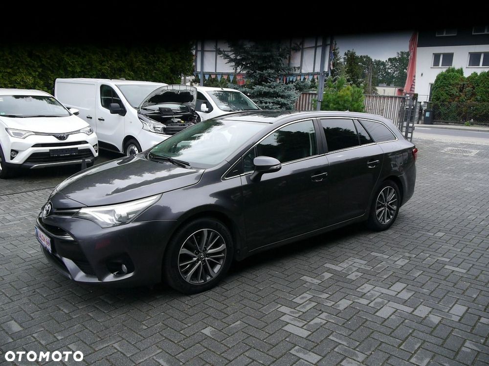 Toyota Avensis 2.0 D-4D Premium - 12