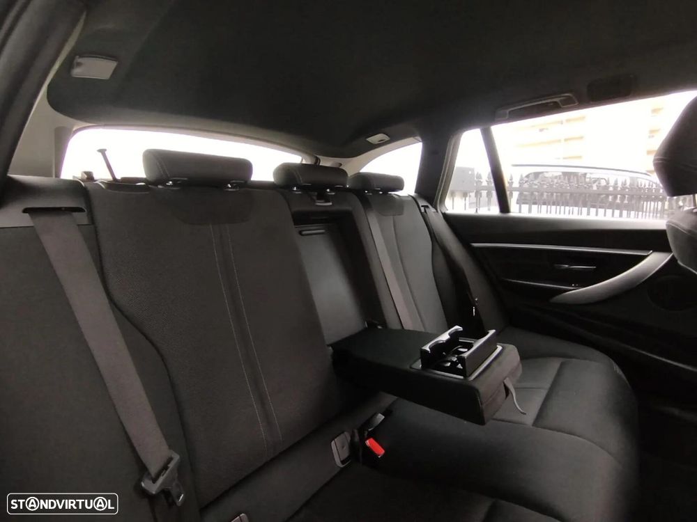 BMW 320 d Auto Pack M - 12