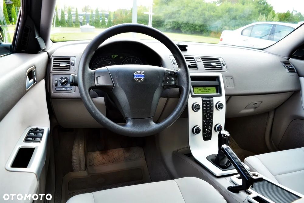 Volvo S40 1.6 - 9