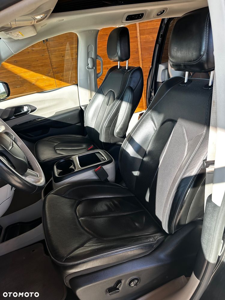 Chrysler Pacifica - 13